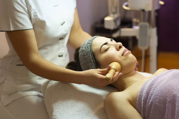 Woman Getting Thai Massage Professional Masseuse — Stock Photo, Image