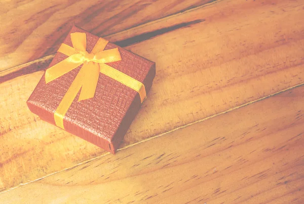 Vintage gift box on wooden background — Stock Photo, Image