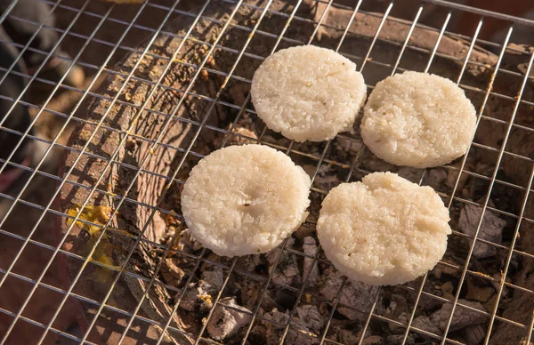 Yapışkan pirinç kızarmış, yumurta Tay gıda tarzı