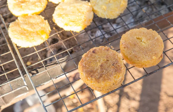 Yapışkan pirinç kızarmış, yumurta Tay gıda tarzı