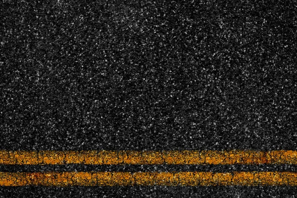 Асфальтовая текстура с некоторой тонкостью в сочетании с желтой Stri — стоковое фото