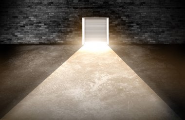 Silindir Panjur Kapı ve beton zemin için endüstriyel arka bina fabrika dışında da eski çimento duvar ve açık önümüzdeki inç arka planı ile eski beyaz tuğla açarak.