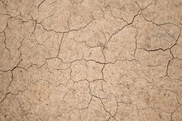 Yere kırsal alanlarda çatlaklar