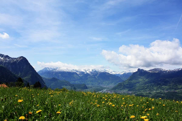 Landskape con Alpes suizos — Foto de Stock