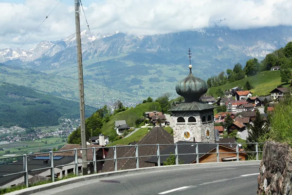 Carretera en el pueblo de Lichtenstein —  Fotos de Stock