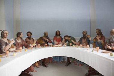 İsa ve havariler, gizli bir akşam yemeği sahnesi. Madonna del Sasso Church yukarıda Locarno şehir ve Maggiore Gölü Ticino, İsviçre.