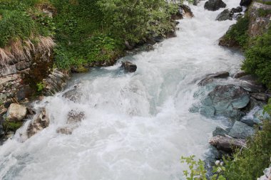 İsviçre İsviçre Alpleri'nde Nehri.