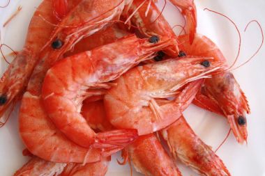 Tabak pişmiş karides