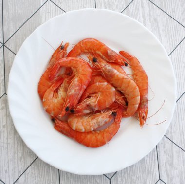 Tabak pişmiş karides