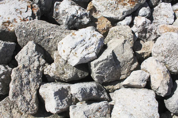 Adriyatik Denizi büyük taşlar. Dokulu arka plan.