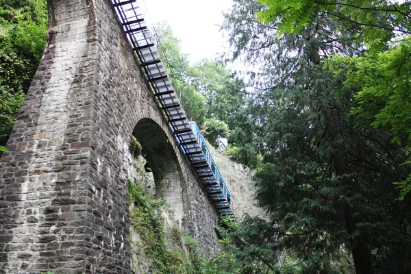 Lanová Dráha Kamenité Most Evropské Město Locarnu Švýcarsku Nad Jezero — Stock fotografie