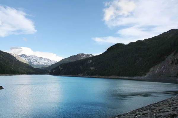 Paisaje con lago en Suiza —  Fotos de Stock