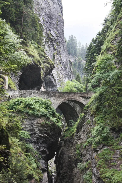 Viamala İsviçre köprü manzara