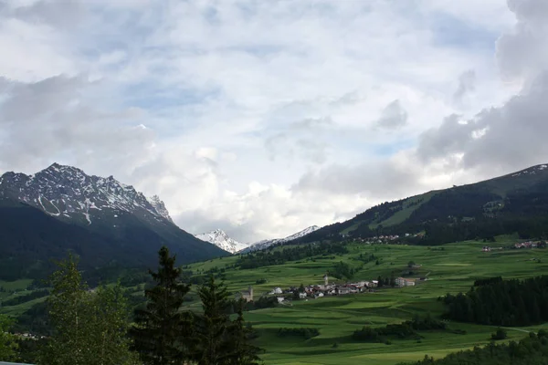 Schweizer Landschaft im Sommer — Stockfoto