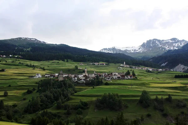 Paisagem suíça no verão — Fotografia de Stock