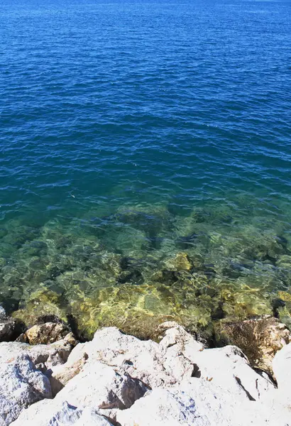 Adriyatik Denizi. Wild coast için yapılan güneşli bir gün.