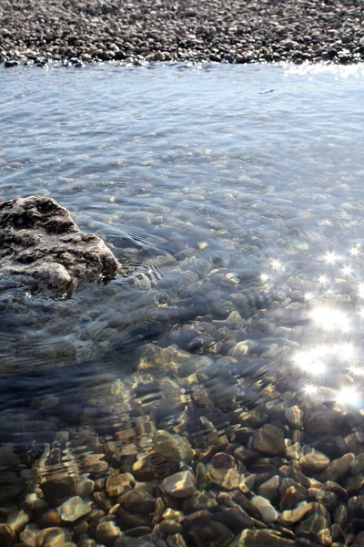 Plaj adriaticwith taşlar