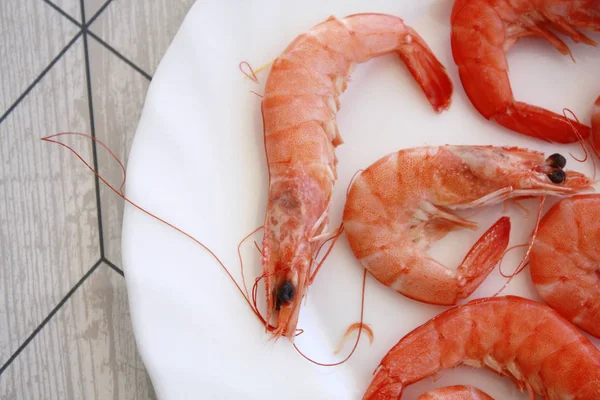 Tabak pişmiş karides