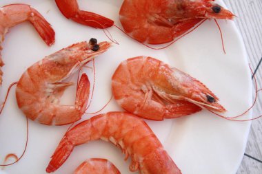 Tabak pişmiş karides