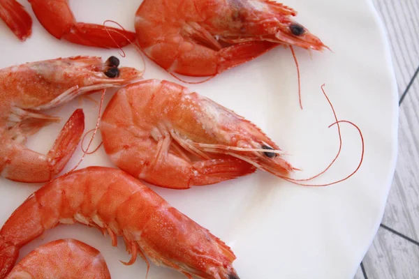 Tabak pişmiş karides