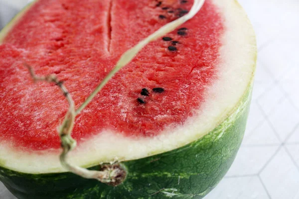Wassermelone auf dem Tisch — Stockfoto