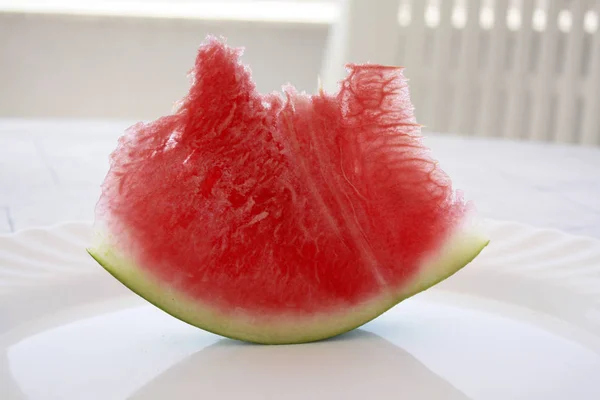Rote Wassermelone Scheiben Schneiden — Stockfoto
