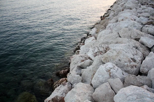 Adriyatik Denizi Sahilde Taş Yalı Günbatımı — Stok fotoğraf