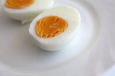 tabak haşlanmış yumurta