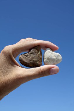 Kalpler taşlar elde