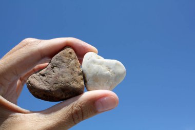 Kalpler taşlar elde