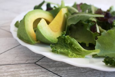 Avokadolu salata.