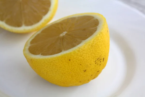 Лимон Тарелке — стоковое фото