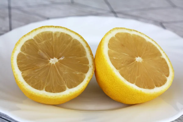 Limón fresco el plato — Foto de Stock