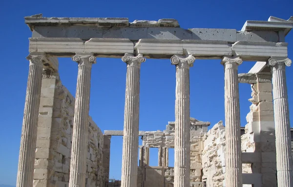 Akropolis med kolumn i Athen Grekland — Stockfoto