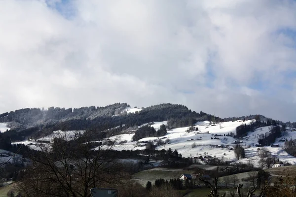 Winterlandschaft Mit Schneebedeckten Gipfeln Der Alpen Der Schweiz Und Österreich — Stockfoto