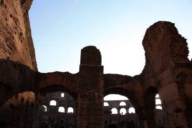  Kolezyum Roma İtalya gündüz