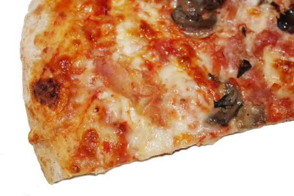 Fatia Pizza Italiana Fundo Branco — Fotografia de Stock