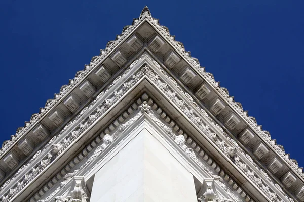 Vittoriano'ya cephe backgrounddecor gökyüzü arka plan üzerinde