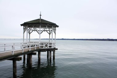 Harbor Bridge göl kenarında. Bregenz. Avusturya.
