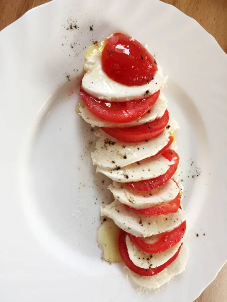 Insalata Con Pomodori Mozzarella Olio Oliva — Foto Stock