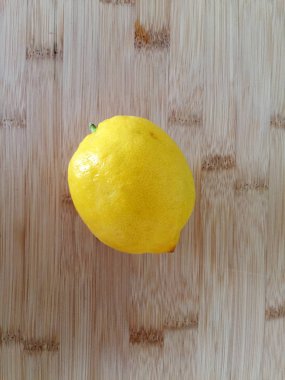 Limon Bambu tahta üzerinde