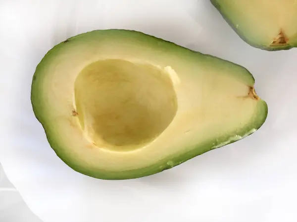 Aguacate Fresco Cortado Medio — Foto de Stock