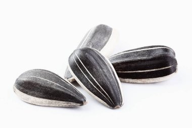 ayçiçeği tohumu izole beyaz arka plan