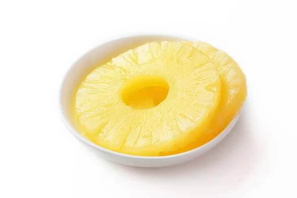 beyaz zemin üzerine sarı taze ananas