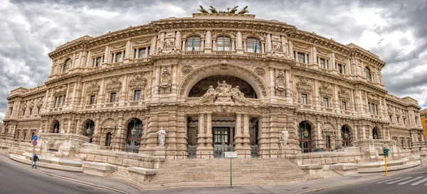 Roma corte di cassazione palácio vista no dia nublado — Fotografia de Stock