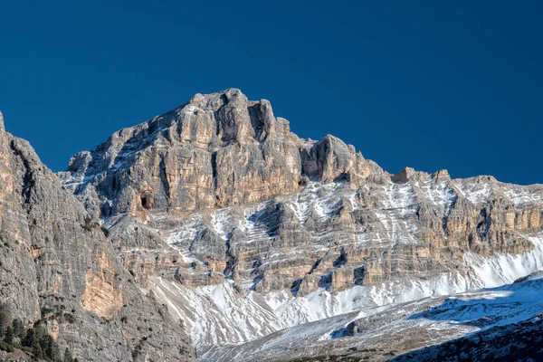 Dolomiterna enorma panorama liggande vy snö vintertid — Stockfoto