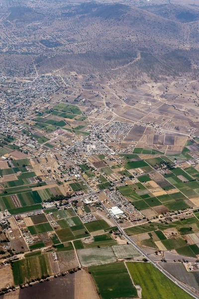 Obdělaných trojských polích nedaleko mexico city letecký pohled na panorama panorama — Stock fotografie