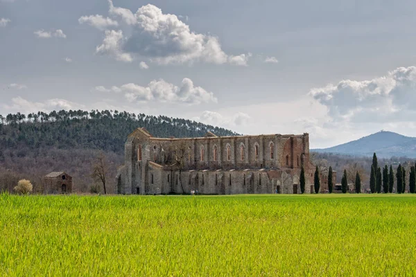 San galgano kerk met geen dak in Toscane — Stockfoto