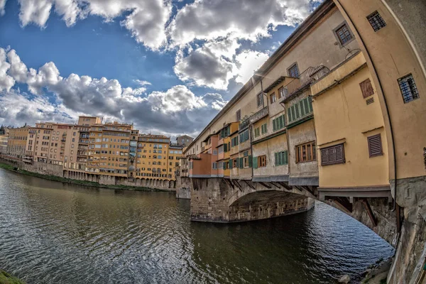 Florence ponte vecchio am sonnigen Tag — Stockfoto