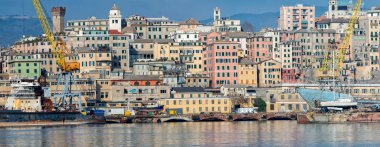 Cenova şehir cityscape panorama deniz limanı üzerinden